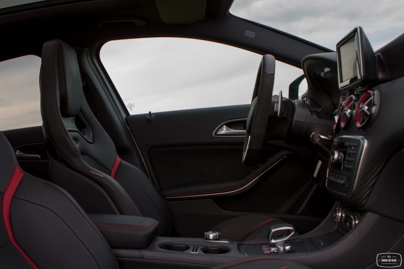 essai-mercedes-a-45-amg-interieur-20