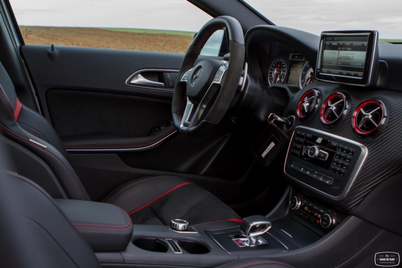 essai-mercedes-a-45-amg-interieur-29