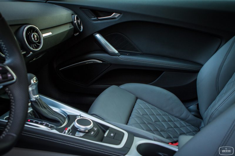 audi-tt-quattro-interieur-18