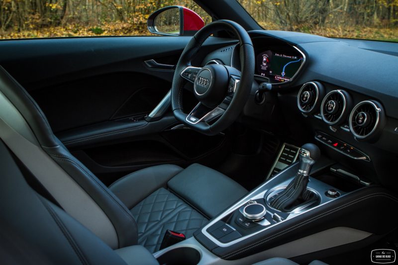 audi-tt-quattro-interieur-3