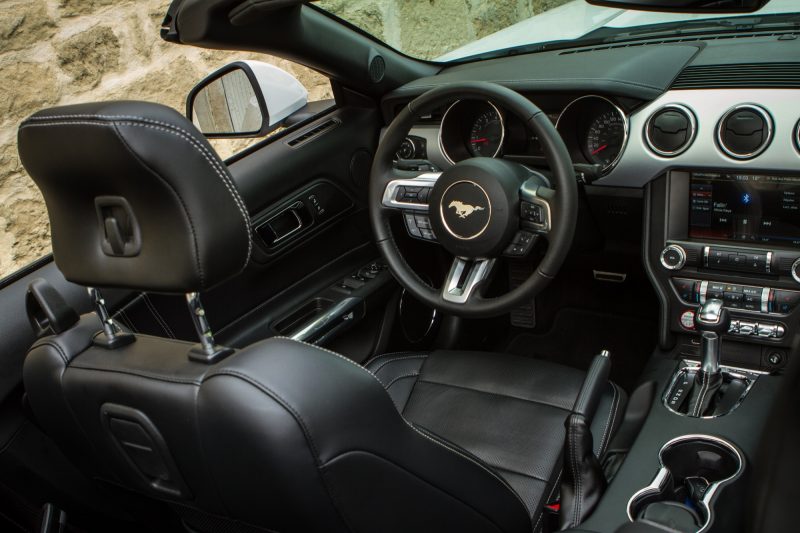 essai-ford-mustang-ecoboost-convertible-interieur-88